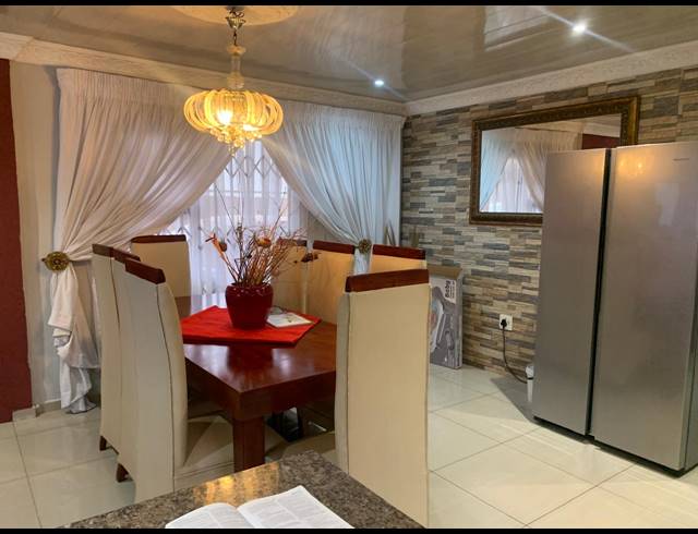 3 BEDROOM HOUSE FOR SALE IN PROTEA GLEN